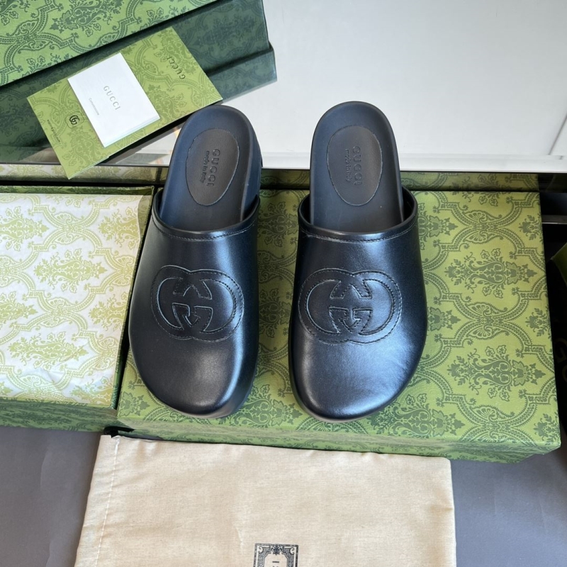 G*u*i slippers